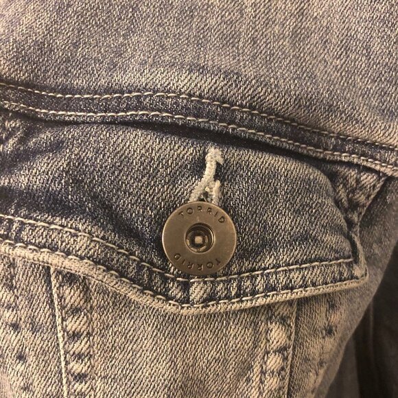 TORRID Jean Jacket Women's Size 3XL Blue Denim Round Neckline Pockets - Picture 8 of 10